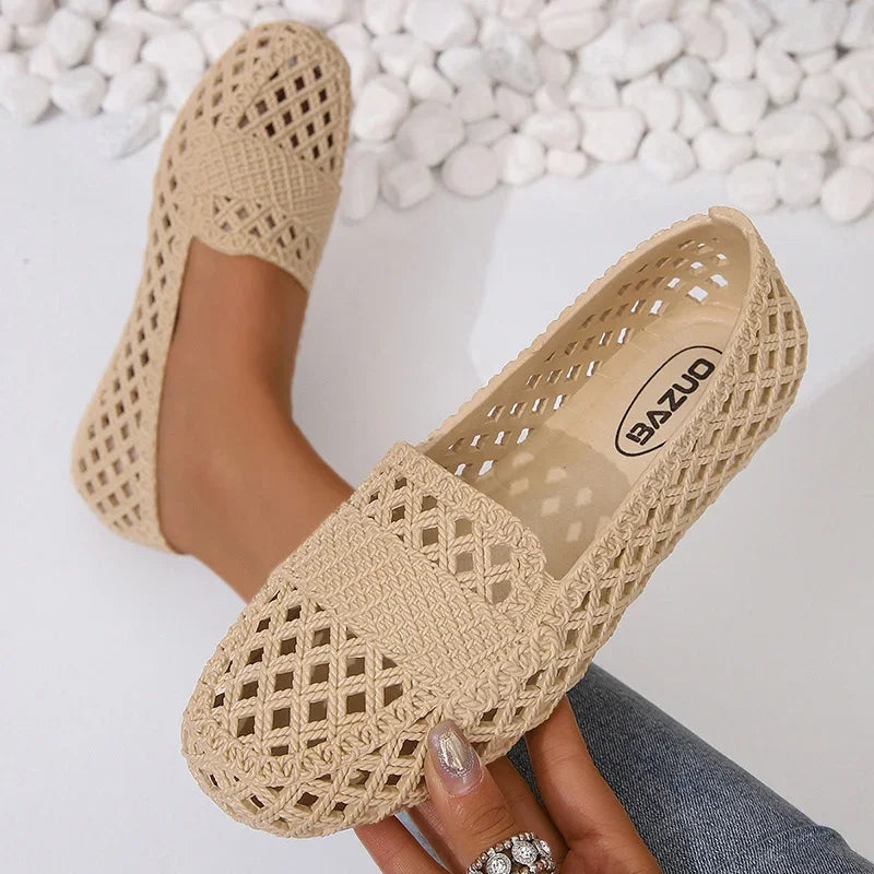 New Summer Fashionable and Comfortable Hollow Women's Flat Shoes Casual Outer Wear Non-slip Fashionable Toe-cap Sandals
